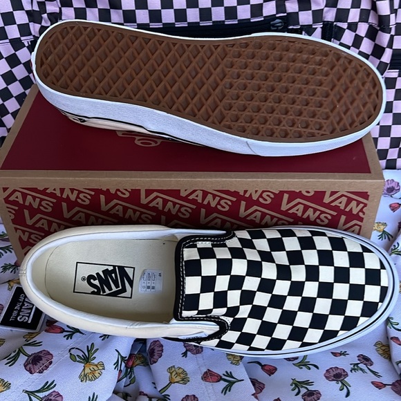 Vans WMNS Classic Slip-On
Biks.Whichckerboard/Wht
VN000EYEBWW
Sneakers - Picture 4 of 16